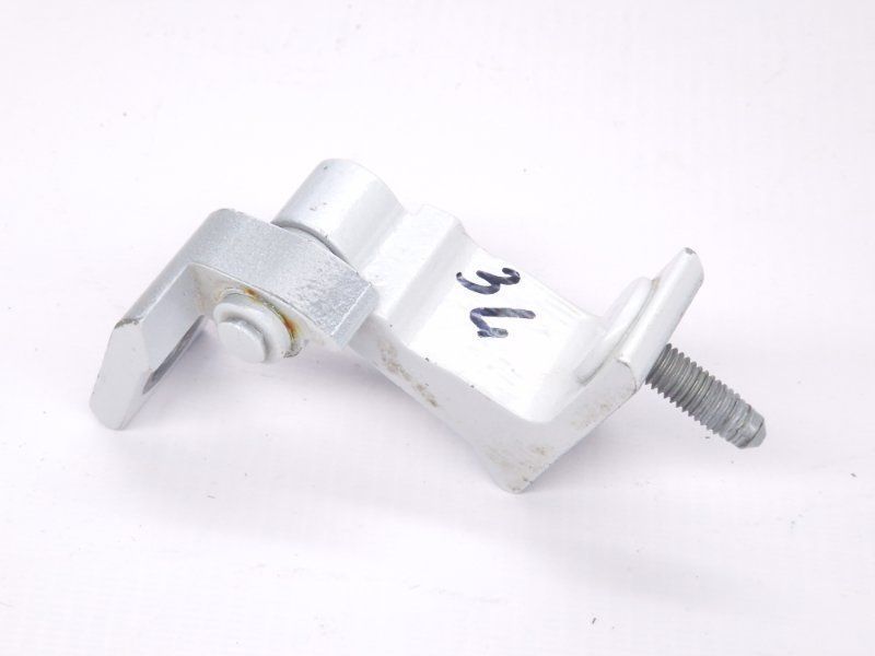 Петля дверей верхня 4G0831401C Audi A6