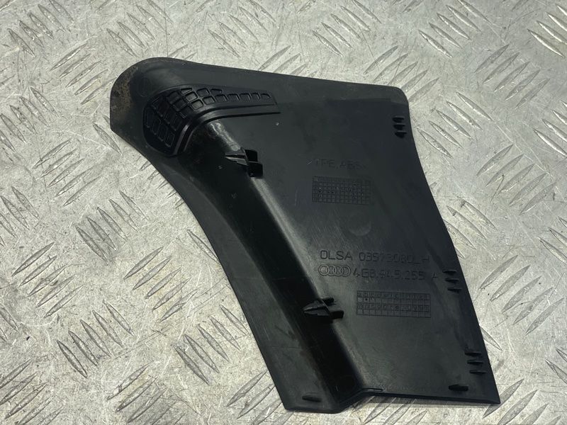 Накладка заднего фонаря 4G8945255A Audi A7