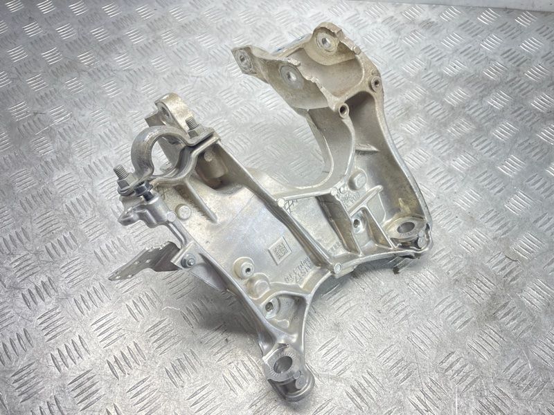 Кронштейн подрамника правый 80A399296R Audi Q5 Audi A6, Audi A7, Audi A8, Audi Q5, Audi Q5 Sportback, Audi Q7, Audi Q8, Audi S6, Audi S7, Audi SQ5, Audi SQ5 Sportback
