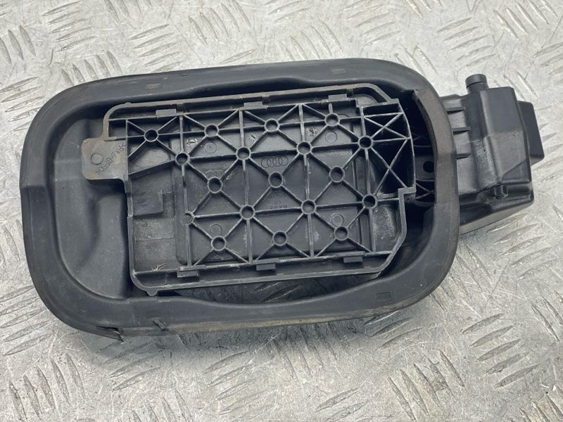 Корпус лючка кришки паливного бака 4L0809999A Audi Q7