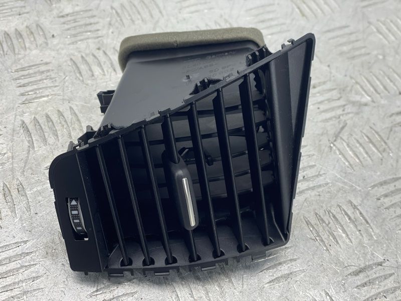 Дефлектор повітропроводу 8R1820902LWVF Audi Q5