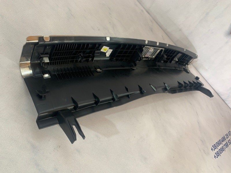 Накладка на засувку кришки багажника 4G8863471 Audi A7