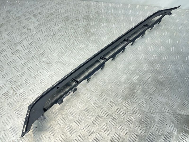 Решетка переднего бампера нижняя 4L0807683C01C Audi Q7