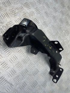 Кронштейн крыла 4G0805463A Audi A6