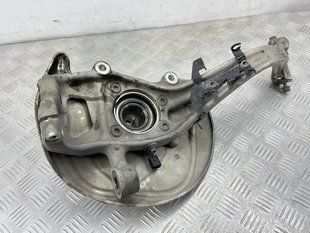 Поворотний кулак / цапфа з підшипником 8W0407241F Audi A4