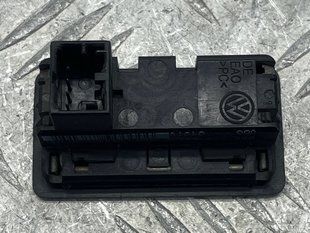 Кнопка закриття дверей багажника 3D0959831D20H Audi A6