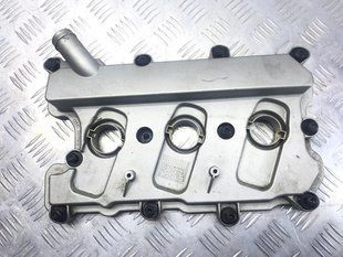 Клапанная крышка 06E103472N Audi A7