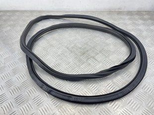 Уплотнитель двери 4H0831721F Audi A8
