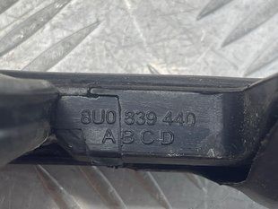 Направляющая стекла двери 8U0839440 Audi Q3