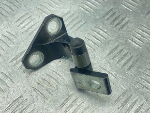 Петля двери верхняя 3C0831401D Volkswagen CC