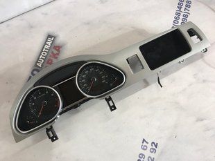 Комбинация приборов / Спидометр 4L0920982M Audi Q7