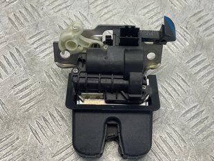 Замок крышки багажника 5NN827505 Volkswagen Tiguan