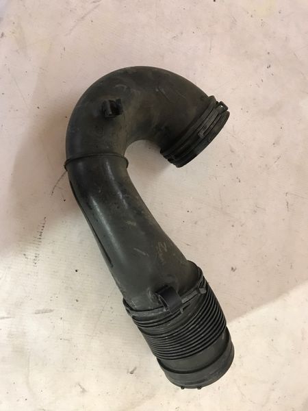 Патрубок повітряного фільтра 7P6129684B Volkswagen Touareg