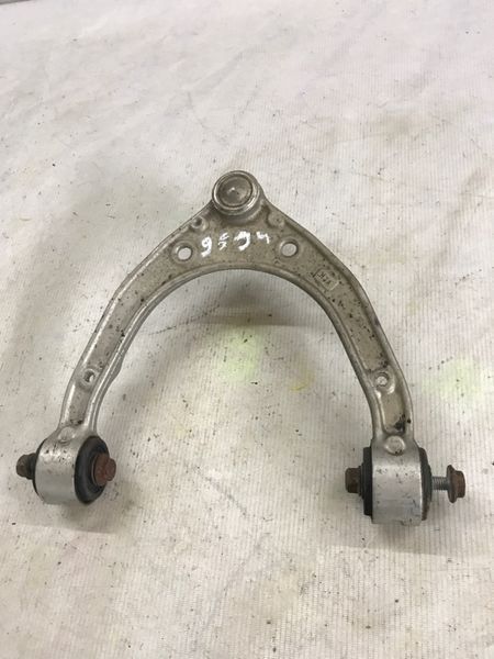 Рычаг передней подвески поперечный верхний 7P0407021 Volkswagen Touareg