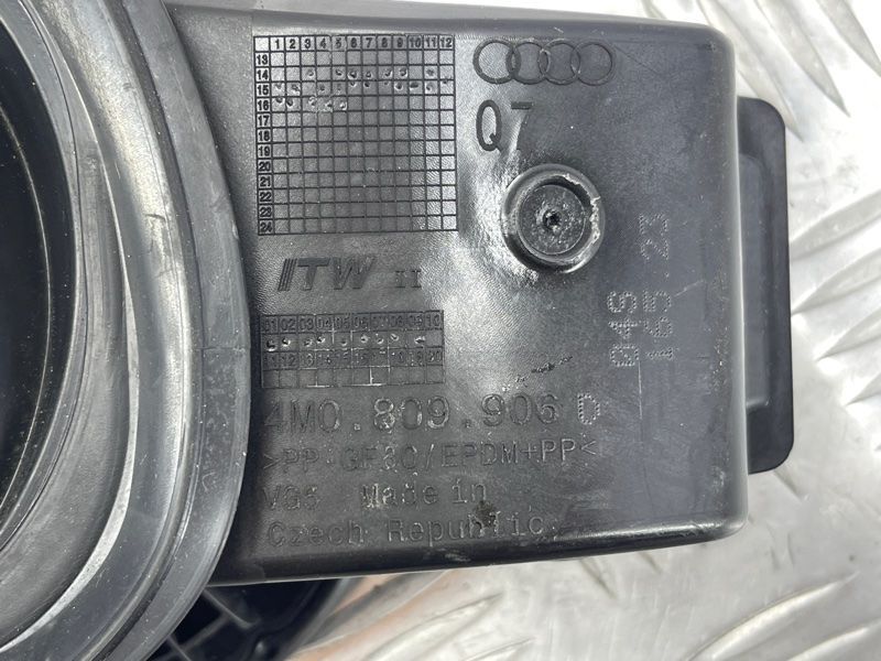 Корпус лючка крышки топливного бака в зборе Audi Q7