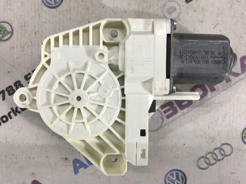 Електродвигун склопідйомника задній правий 8K0959812A Audi Touareg Audi A4, Audi A4 Allroad, Audi A6, Audi Q3, Audi Q5, Audi S4, Audi S6, Audi SQ5, Porsche Cayenne, Volkswagen Touareg