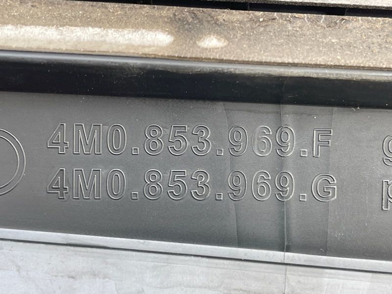 Накладка двери 4M0853969F Audi Q7