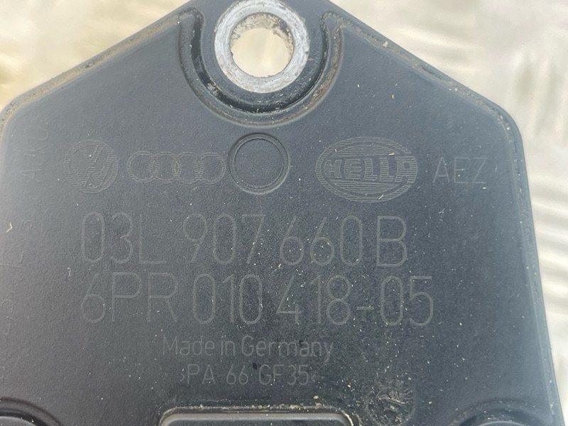 Датчик уровня масла в двигателе 03L907660B Volkswagen Touareg