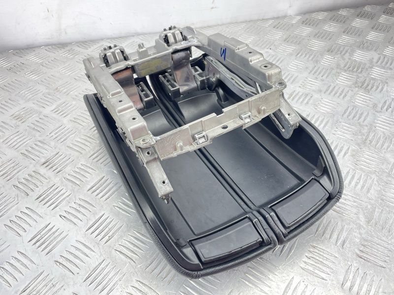 Підлокітник Audi A8