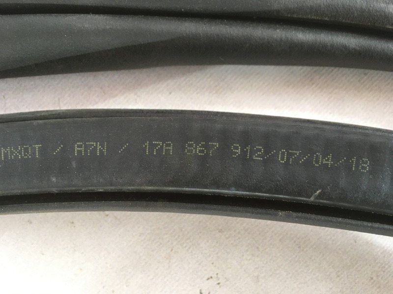 Гумовий ущільнювач 17A867912 Volkswagen Jetta