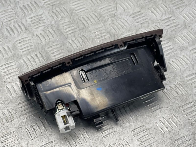 Накладка розетки Volkswagen Touareg