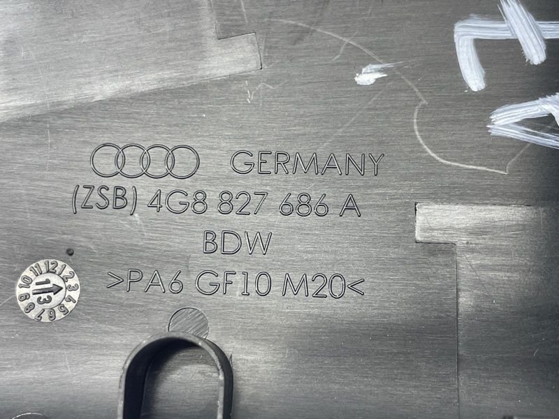 Накладка дверей 4G8827686A Audi A7