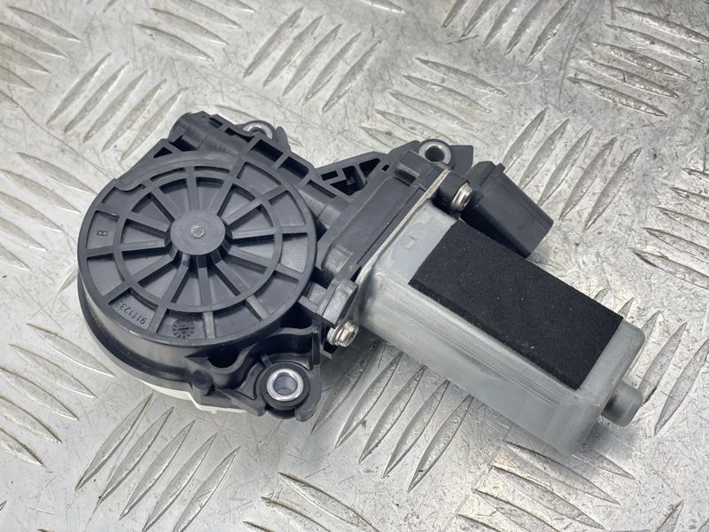 Приводний блок дверей / доводчик 4G8837003 Audi A7