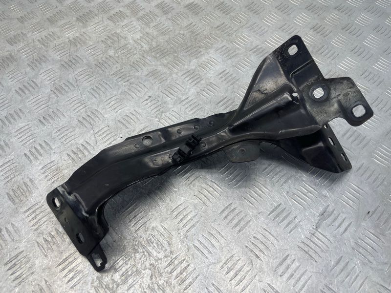 Кронштейн крыла 4G0805463A Audi A6