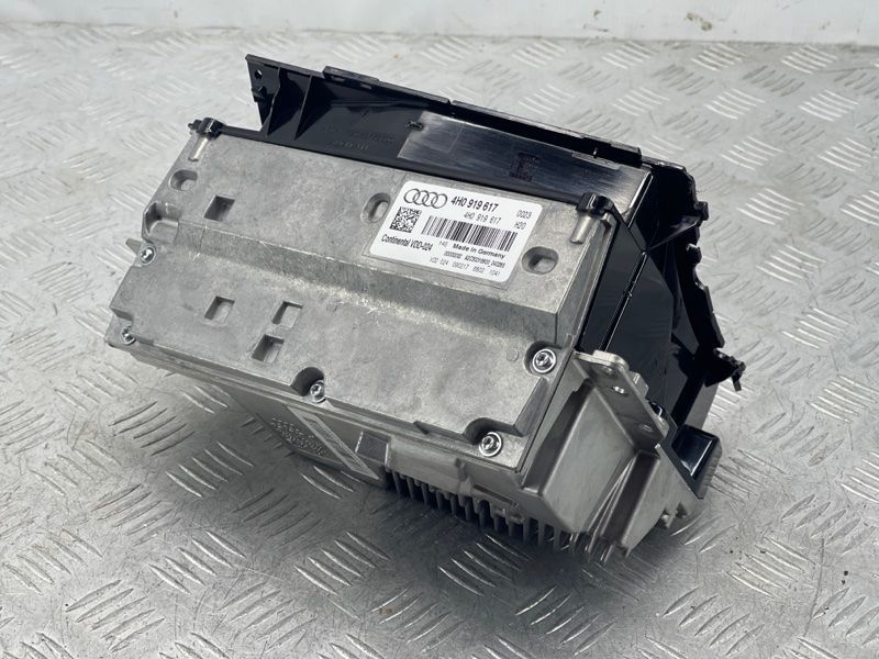 Інформаційний дисплей Audi A8