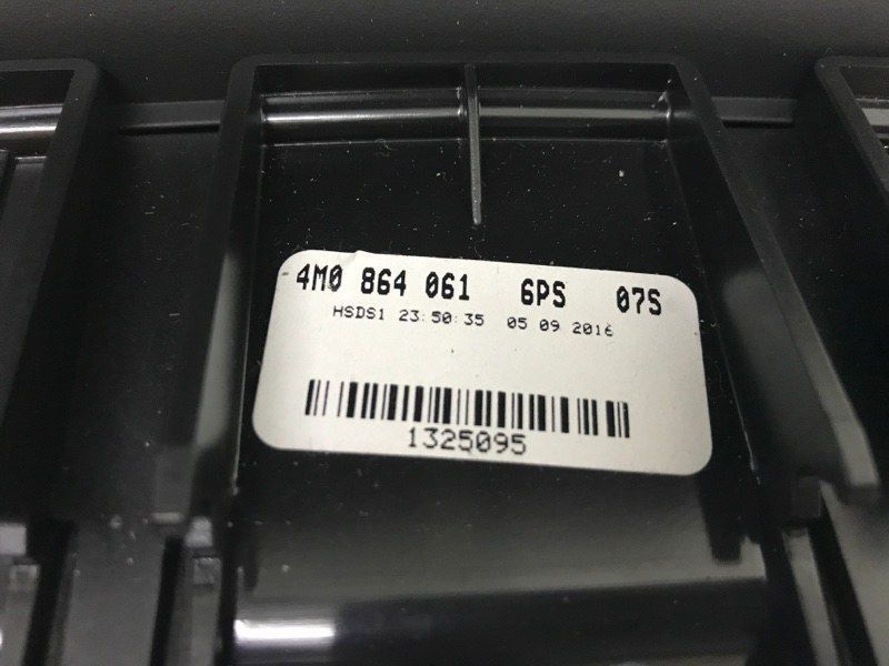 Накладка центральної консолі 4M0864147A6PS Audi Q7
