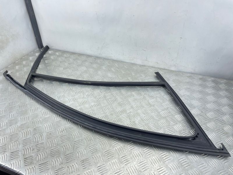 Направляюча скла дверей 4K0837431B Audi A6