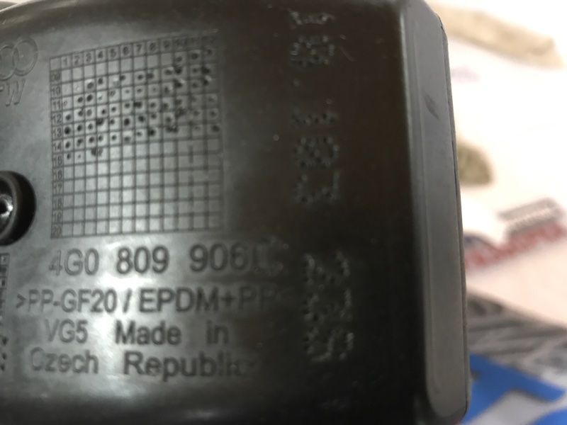 Корпус лючка крышки топливного бака в зборе 4G0809906C Audi A6