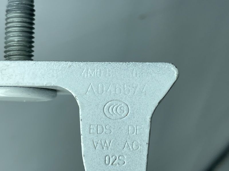 Петля двери нижняя 4M0831404A Audi Q7