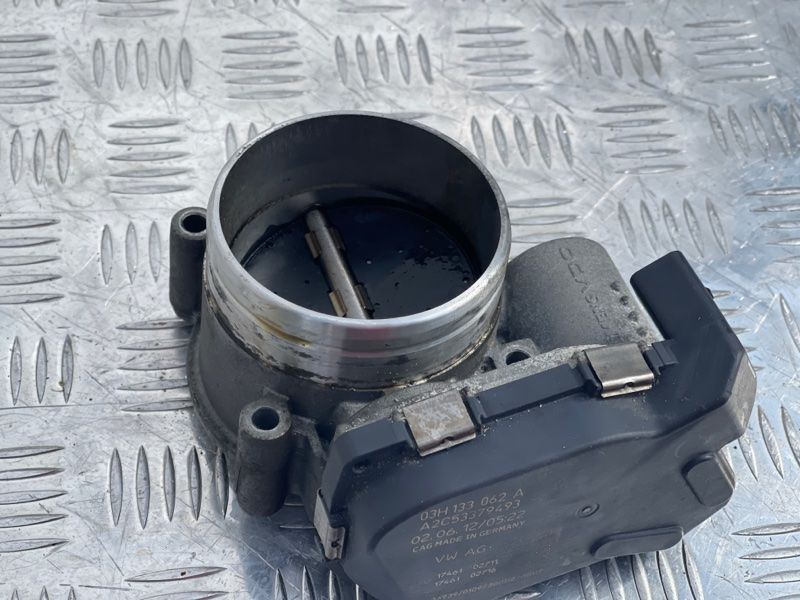 Дросельна заслінка 03H133062A Volkswagen Touareg