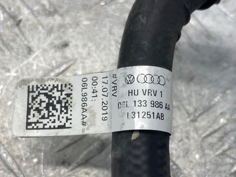 Паливний шланг 06L133986AA Audi A4