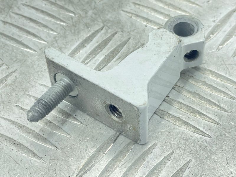 Петля двери нижняя 4M0831404A Audi Q7