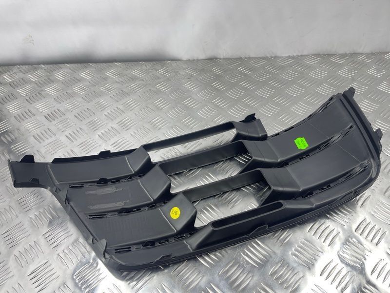 Решітка повітрозабірника бампера s-line 4M0807681DGXE Audi Q7