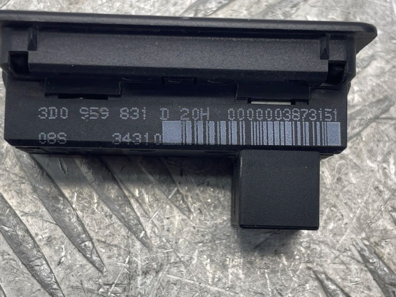 Кнопка закрытия двери багажника 3D0959831D20H Audi A6