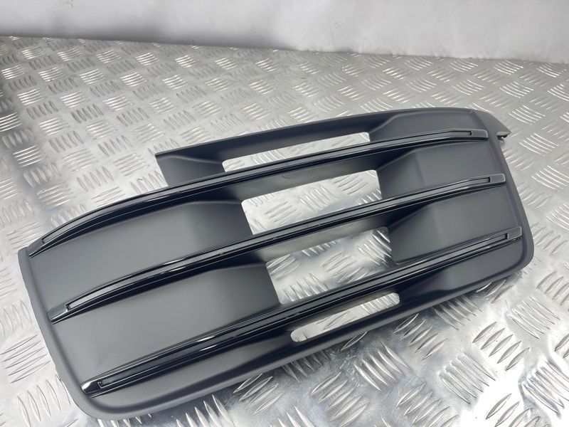 Решітка повітрозабірника бампера s-line 4M0807681DGXE Audi Q7