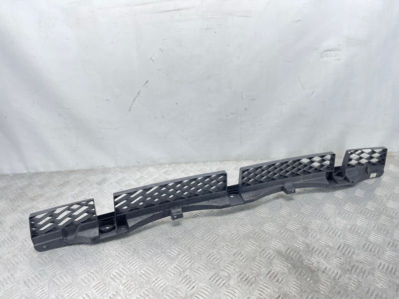 Кронштейн заднього бампера 7P6807863 Volkswagen Touareg