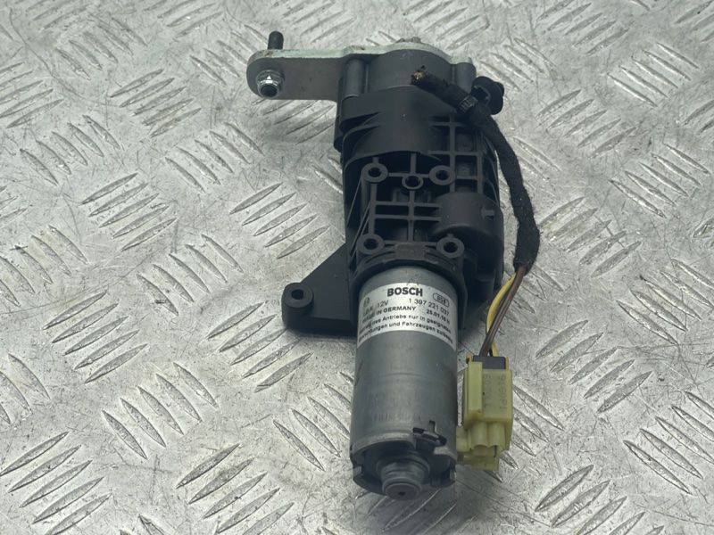 Приводной блок крышки багажника 4M0827852A Audi Q7