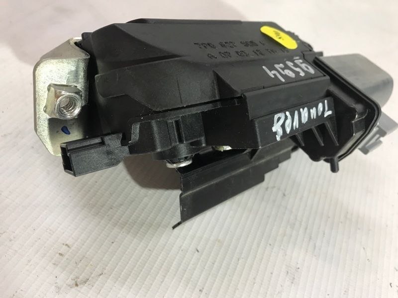 Замок кришки багажника 7P0827505K Volkswagen Touareg
