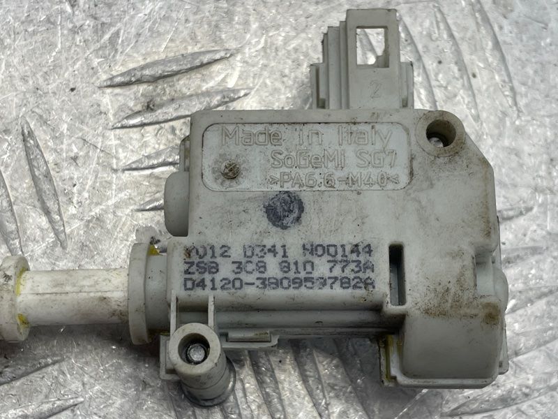 Замок лючка паливного бака 3C8810773A Volkswagen CC