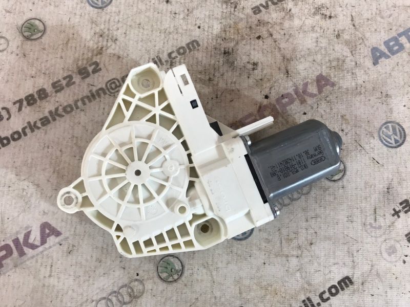 Мотор склопідйомника 8K0959801B Volkswagen Touareg