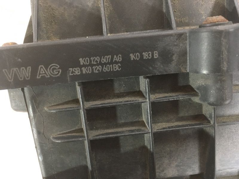 Корпус повітряного фільтра 1K0129607AG Volkswagen Tiguan