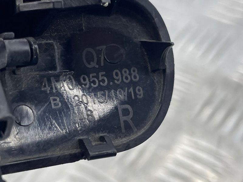 Форсунка омивача лобового скла 4M0955988 Audi Q7