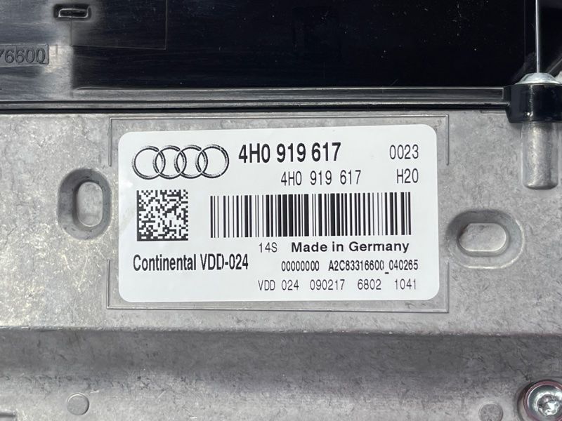 Інформаційний дисплей Audi A8