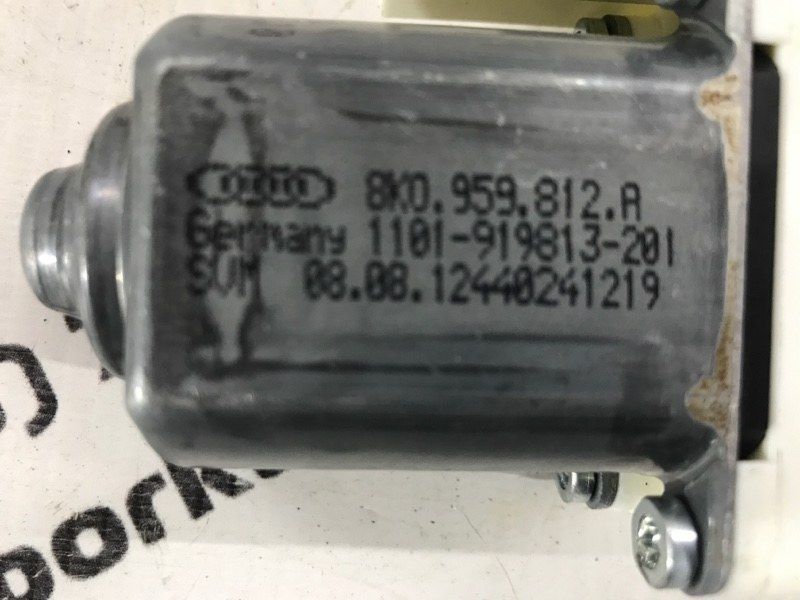 Електродвигун склопідйомника задній правий 8K0959812A Audi Touareg Audi A4, Audi A4 Allroad, Audi A6, Audi Q3, Audi Q5, Audi S4, Audi S6, Audi SQ5, Porsche Cayenne, Volkswagen Touareg