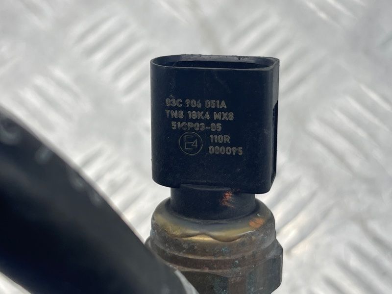 Датчик давления топлива 03C906051A Volkswagen Touareg