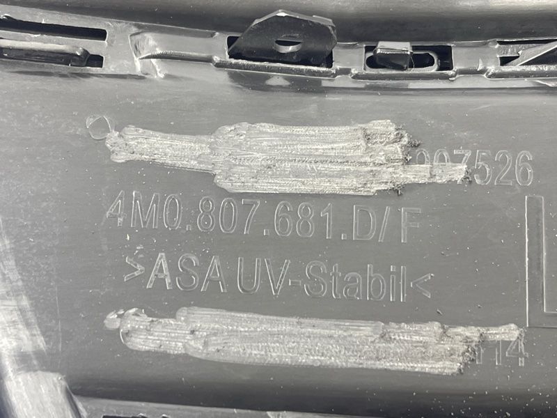 Решітка повітрозабірника бампера s-line 4M0807681DGXE Audi Q7
